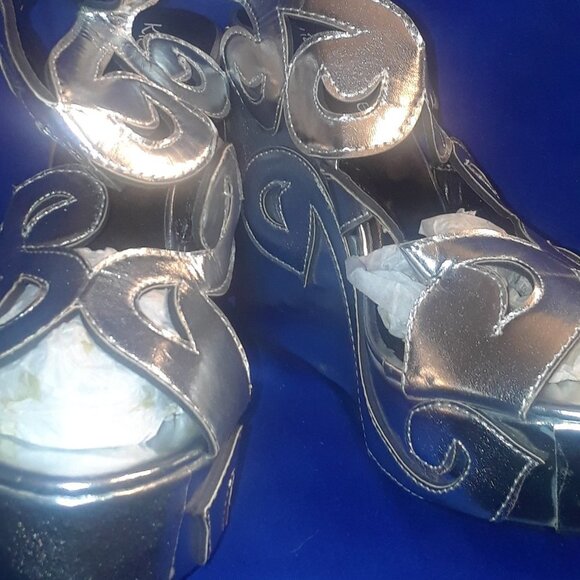 Silver Rose Bud open toe sandals - Picture 3 of 5